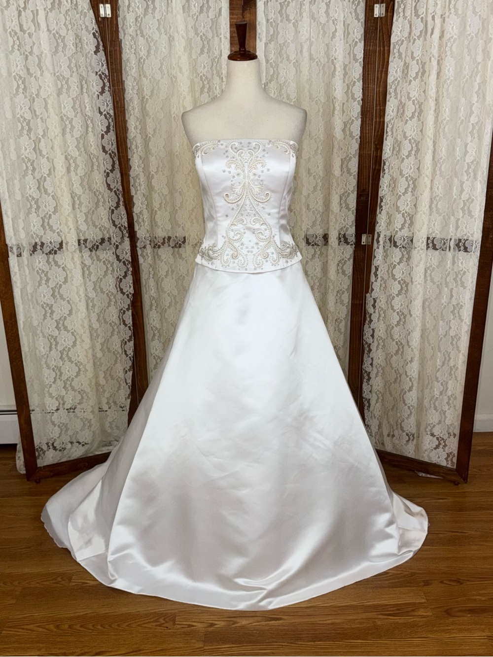 Gorgeous NEW Vintage Y2K Oleg Cassini Embroidered Satin Wedding Gown